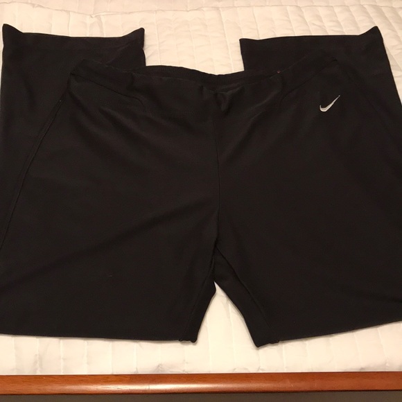 Nike FitDry Black Workout Crop Pants Small - Picture 2 of 3